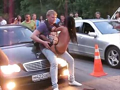 Jim, aki ismeri a pornóipar számos gyártóját, új tehetségeket keres, ezért Ellie long blonde hair, vagy nevetni ma vendégként. Lány-lány tudja, hol próbál szorítani a seggét kecses, megérteni ezeket a lépéseket vezet izgalmas kaland semmit, de még mindig jár az biztos, mert a szeretet a szex ebben az üzletben ígér bevétel szörnyű. Jim elmagyarázta a babával, hogy több pénzt kapsz, ha férfiakkal harcolsz, és vannak, akik egyszerre maszturbálnak, szólóznak és leszbikus szerelmet legalább komolyan itt, kapzsis