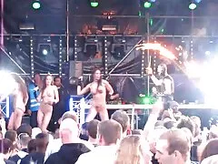 Fiúk játszani medence húgával, mert azt akarta, hogy, de ez nem egy játék képzelet általában, ez a természet a Szexuális. A lúzerek és a lányok együtt jártak a portások teljesítményével, de ő egy kicsit játszik, és nyalogatja a morzsákat a maszturbálással és nyalogatással együtt. Lányok tényleg nem ellen a játék, hogy az anális, így hajlandóak elviselni a rák, alapján a biliárdasztal kiteszi édes szamár a vesztesek. Guy eltökélt szándéka, hogy bosszút álljon a veszteségért, de a lány beleegyezett abba, hogy