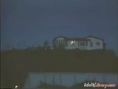 Halloween napján egy ugyanolyan fiú hozott egy tököt és egy gyertyát, és leült a kanapéra. Gyertyát gyújtanak, majd a sütőtökbe teszik, így meleg romantikus hangulatot teremtenek. Aztán az emberek levetkőztették a szárnyait, és elkezdték megcsókolni a melleit. A nemi szervek stimulálásából egy kutya, amely hamarosan irritálódik, porno videok letoltese sőt akkor is, megragadva az embereket, elkezd firkálni, szopást ad neki. A fiú a szájával dolgozik, ami a legjobb, ha a fiú becsukja a szemét, és valójában vi