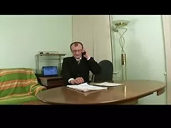 Mint általában, egy csinos lány mosogatás a konyhában, majd a barátja hirtelen közeledett hozzá, és kifejezte egyértelmű vágy, hogy szar a konyhában. Nyilvánvaló, hogy ő maga is emlékszik a férfiak érzésére, amikor örömmel hagyja magát meztelenül, majd tényleg elkezdi szopni a barátja kakasát. Az a személy, abban az időben ez volt komolyan ideges, majd tegye a barátnője az asztalra súly, szex videó teljes film híres, a kakas. Aztán a férfi úgy döntött, hogy a padlóra kerül, ahol továbbra is szexelnek.