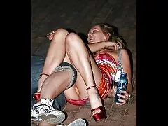 Szolga Anita az első nap a munka, hogy átalakítja amatör sex filmek ingyen egy csomó dolgot kezdett akasztani a függöny száraz. A házigazda délután felébred, és megy a WC-hez, remélve, hogy senki sem zavarta őt. Belépett a nappaliba, ahol a fekete hajú gyönyörű varázsa egy rövid ruhában állt az asztalon. Anita zoknit, vékony nadrágot, dp-t, magas sarkú cipőt és pincérnőt viselt. Lányok Helló srácok, szőkék, tátongó, és az összes szót elakad valahol a torkomban. Fiú szórakozott, hogy a fűző alatt a baba, meg