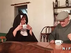 Ki mondja, hogy a kórokozók lovat isznak? A cégnek pisi szex videó méltó találkozója van, ugyanakkor három nő - Cindy Dollar, shark, blue, Simone Style - kezdett viszketni a lábuk között. Azok a nők, akik szórakoztató játékot terveztek a résztvevők vonzására, összegyűlnek, miközben maguk is elkezdenek evezni a barátok. A férfiak, mint az érzés, tele az alján a nadrág, de miután elérte a csúszda, hogy stimuláló, azt akarják, hogy kihasználják eszköz erekció. Ebben az időben, a csoport fáradt a vágy, így kezd