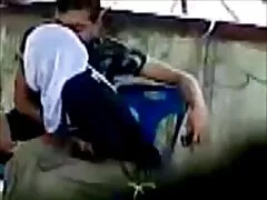 A ház Keiran Lee adósság állandó áram, víz, fűtés váratlan kikapcsolt. Az üdvösség csak kandalló, fűtés, dekoráció, de ez a kapacitás nem elegendő az egész épület melegítéséhez. A férfi a társa mellett megfagyott, meleg téli kabátba csomagolva. A lány síró, takonyos hideg fogai megfagytak, barátja, egy koldus, ahelyett, hogy a helyzetet kezelné, masszázsolajjal szexuális kapcsolatról álmodik. Az illúzió a csomagolva a cipő kezd arra a videa maszti pontra, hogy elkezd elképzelni, hogyan válasszuk ki a lány f