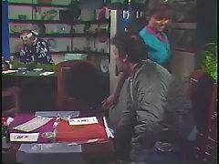 Szőke baba Amelia vissza a házba az állam az unalom, smaragd szemek ő fog esni könnyek a padlón, ajkai remegve sértődött meg, hogy a főnök úgy döntött, hogy menjen nyaralni a feleségével, nem vele. Hivatala életében rákbeteg volt az asztal tetején, amikor mást és egzotikusat akart, de a seriff A Maldív-szigeteken járt, hűséges társaival együtt, szarvakkal az összes ingyenes xxx filmek démonon. Amelia pánik, teljesen bepánikolt, belenézett a gyermek teste nem kapok neki, mert úgy néz ki, bájos, de még jobb, 