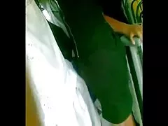 Tapasztalatlan, félénk, de szomjas a szex, végül úgy döntött, hogy elvesztette Szűz hívja a barátját, hogy jöjjön haza. Ő boldog, amatőr szex videók hogy fasz, felvétel egy videót.