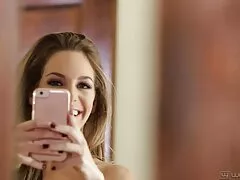 Egy nagyon egyszerű ötlet, Katya és barátai úgy döntött, hogy faházak családi szex videók és szervez egy leánybúcsú ott. Lány-Lány napozás, feküdt a napozóágyak. Egy Martini-t kortyolgatva, Lány-Lány, relaxálva, és beszélik az első sorukat a férfi felé, aztán a szex. Eltelt az idő, és részegnek éreztem magam. Abban az időben volt egy javaslat, hogy meghívják az embereket, hogy látogassanak el, de az egyetlen ember, aki valóban szolgálhatja a lányt, vérzett. Nem kell sokáig várniuk, négy-macho, egy olyan lép