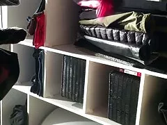 Pár nézni pornó filmek, eufória extrém felébreszteni a vágy démon a testükben. Szándékosan szeretnék megtapasztalni a szex minden szórakozását az análon keresztül, így a lány nyelvével hozta a srácot az országba, hogy a csirke olyan legyen, mint egy kő. Az emberhez fordulva, Anális, dolgozzon ki egy lyukat az ujjhoz. Hosszú ideig a lány végbélnyílásában lévő kezével, az utóbbit hátulról le kell zárni. Mint a kölykök, baszd meg, nem szórakoztató, a péniszre fekve még egy szakasz is, de hivatalos helyzetben, 