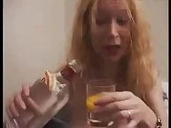 Az első sör, aztán dobta erotikus szexvideó ezt a gyönyörű lányt, hogy fújjon, de ez nem elég neki, és ő váltotta fel a seggem.
