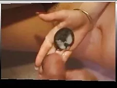Ma senki sem akadályozhatja meg őket abban, hogy teljes mértékben élvezzék egymást. Az ősök nem rohantak az erdőbe, az egyetemi iskolákba is, ahol valóban pontokat ért el, hogy ott találkozzon kedvenc gyermekével. Nem is olyan régen találkoztak egy másik szórakoztató partin,de most először puha, nagy rózsaszínű utat tett neki. És ezen a napon újra találkoznak. A gyermek varázsa a türelmetlenségből és a vágyból ered, ellenállhatatlan. Amint belépett a lakásba, szeretettel ölelte meg a csókot, majd a nyakát t