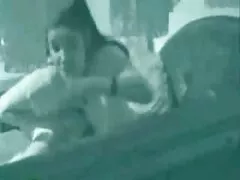 Fűszeres ételek vacsorára gyakran győződjön meg róla, hogy a szex fűszeres, forró! Ez történt ezzel a fiatal párral, úgy döntöttek, hogy megünneplik a mexikói konyha évfordulóját. Egy tengeri fagylaltot készítettek és készítettek, különösen a sokféle forró mártást. Soha nem érzik mindent, mert szűztelenítés az étel olyan lehet, mint a vágyban égett kéreg, a mániás tüzet nem lehetett eloltani áramvonalas testükben. És még csak nem is a hálószobában kezd levetkőzni a konyhában, hogy képes legyen találkozni a 