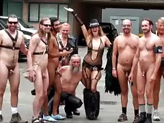 Vérfertőzés apa és lánya, igaz, videókamera duci szex videók készült, nem profi. Elfoglalnak egy hotelszobát, és megdugják egymást, hogy ne menjenek ki.